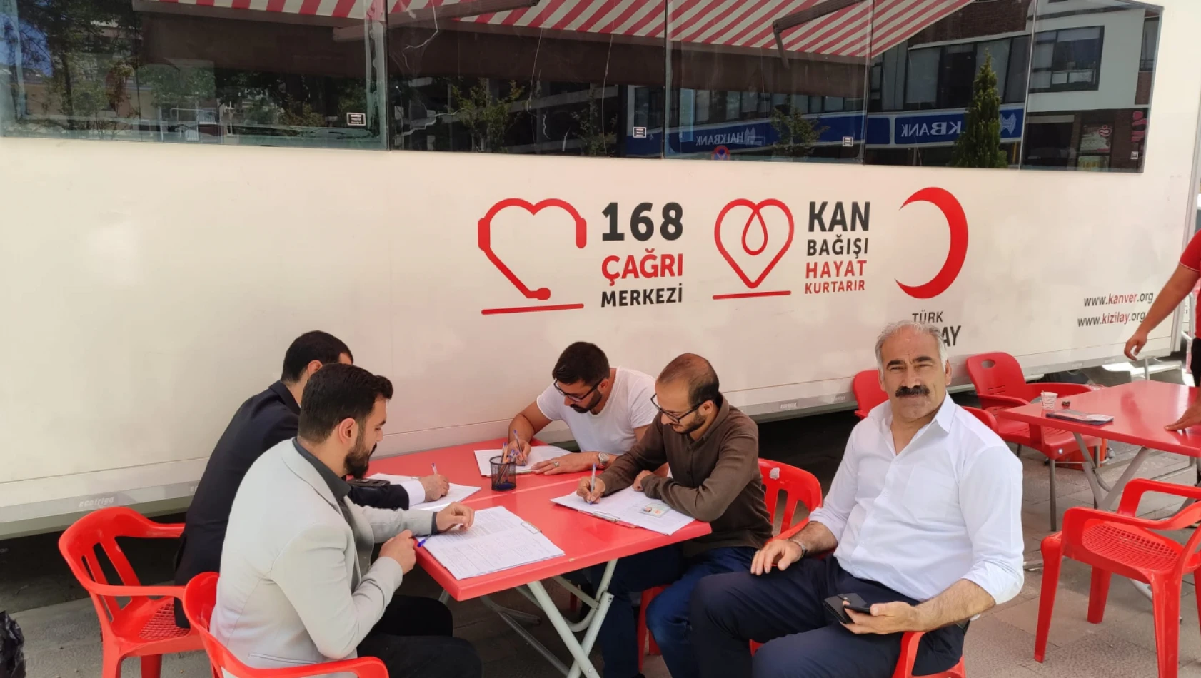 Yeniden Refah Partisi gençlik kolları'ndan kan bağışı etkinliği