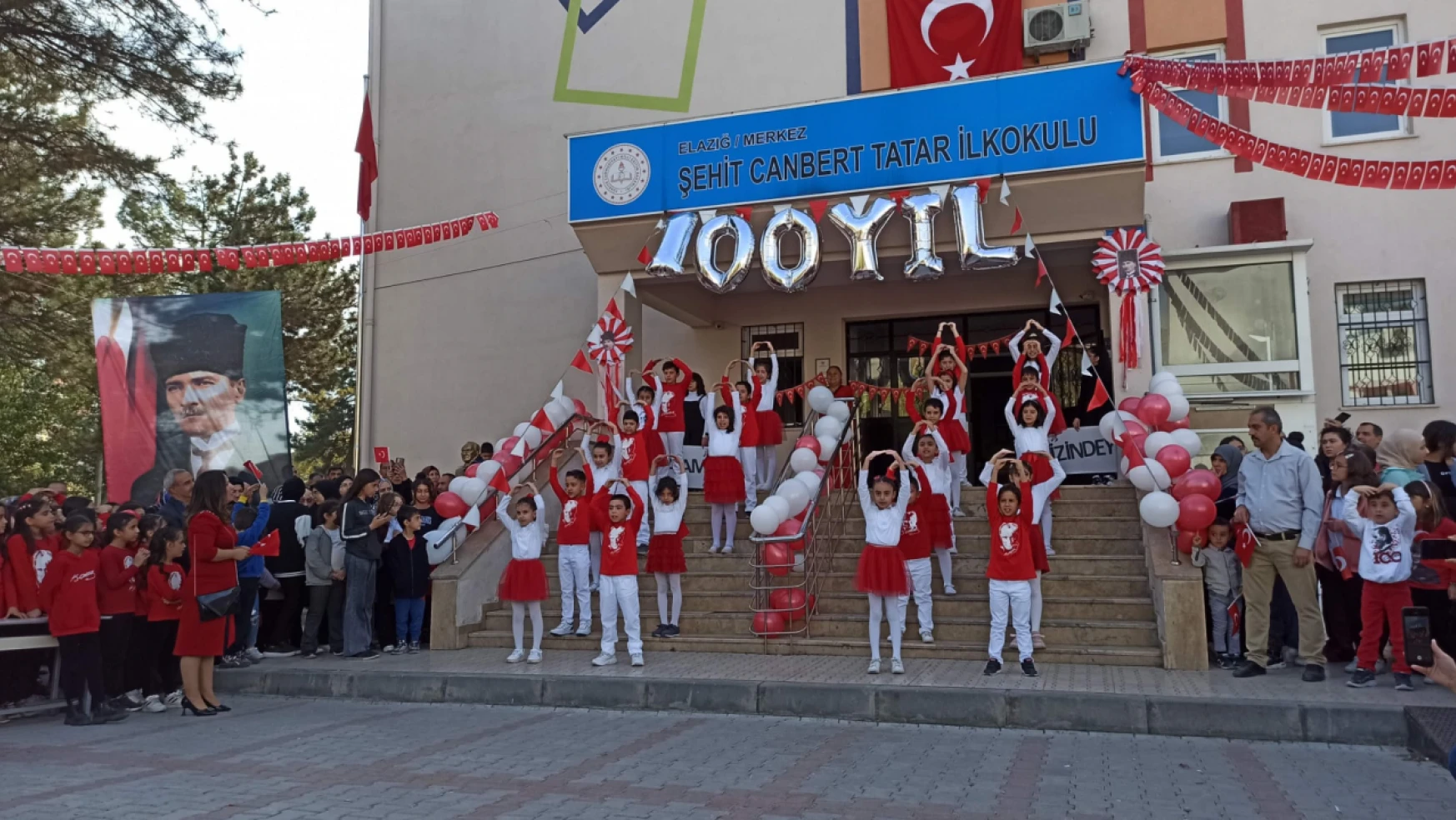 29 Ekim Cumhuriyet bayramı Şehit Canbert Tatar ilkokulunda çoşkuyla kutlandı