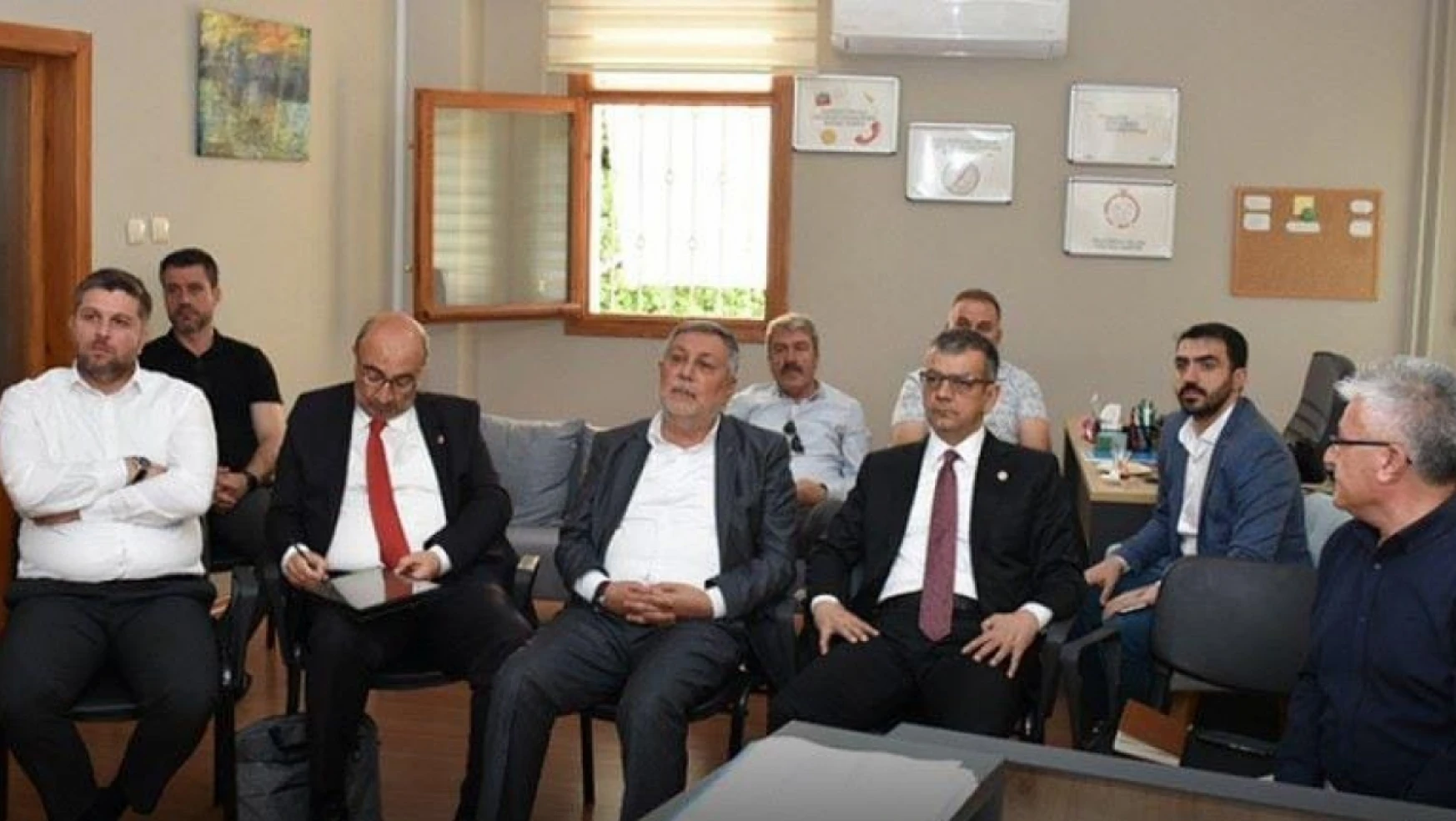 Ak parti Elazığ milletvekilleri ve il başkanı, il genelinde temaslarını sürdürdü