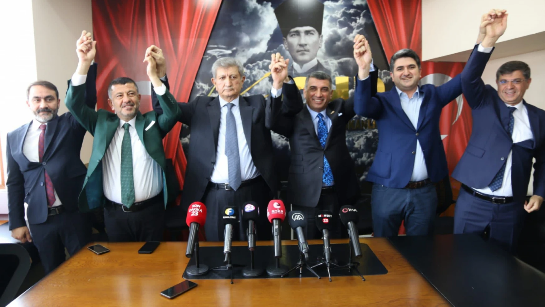 Ali Özcan, CHP için bağımsız adaylıktan çekildi