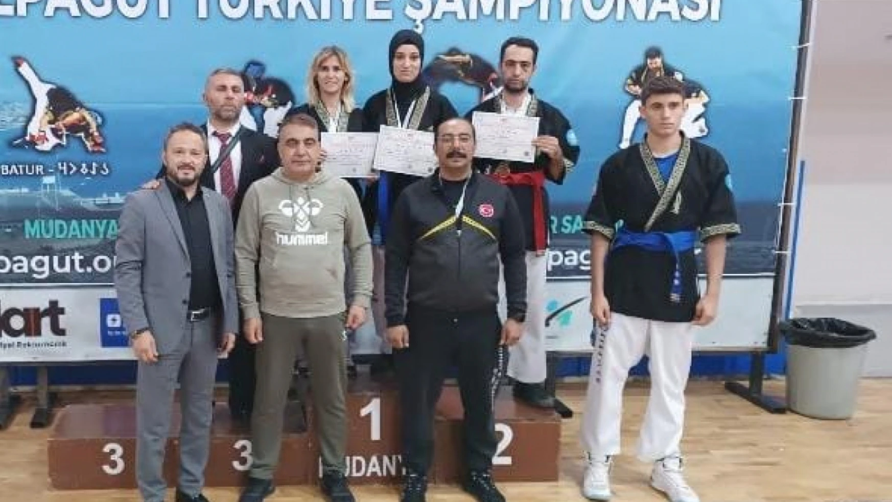 Alpagut Turan savaş sanatı şampiyonası'ndan Elazığ'a şampiyonluk