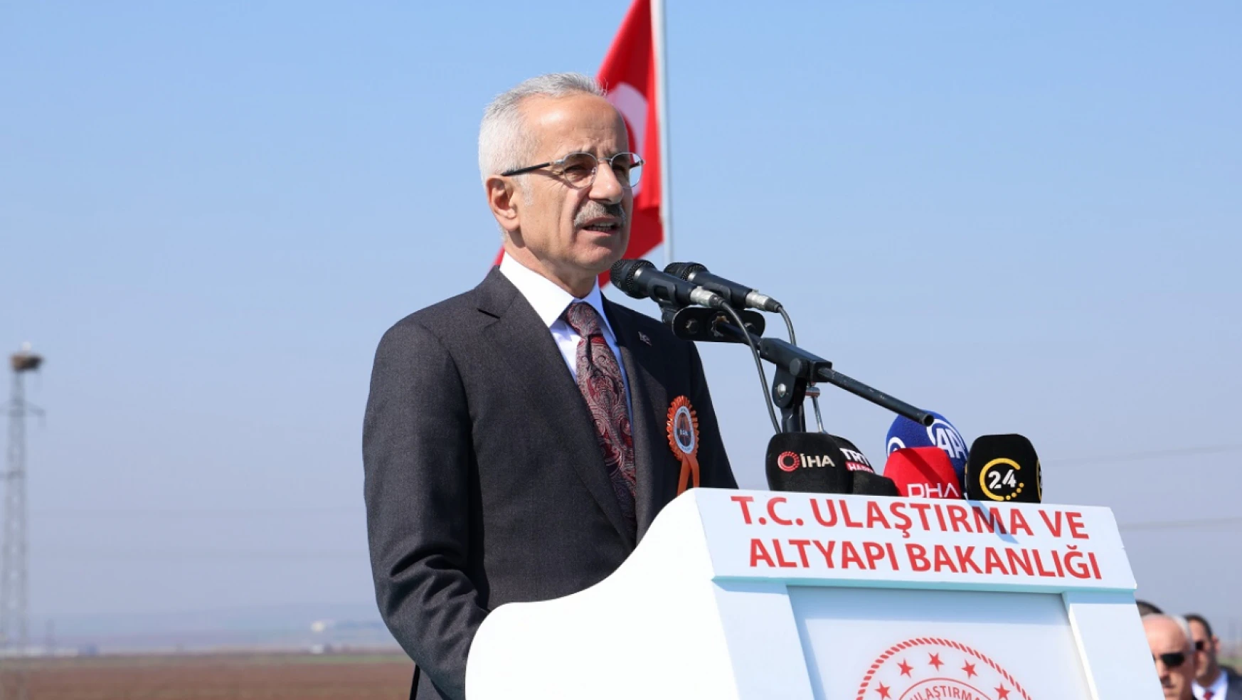 Bakan Uraloğlu: 'Elazığ-Diyarbakır hızlı tren projesi'nin etüt çalışmalarımız devam etmekte'