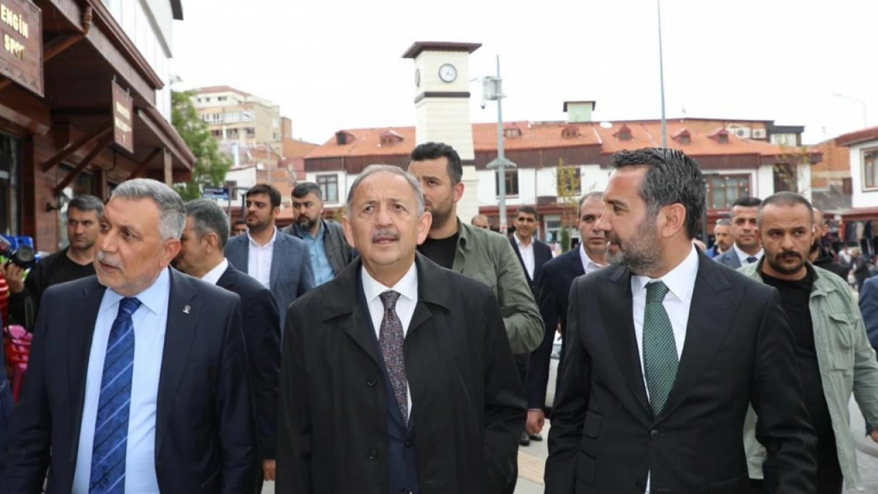 Başkan Şerifoğulları, genel başkan yardımcısı Özhaseki ile esnaf ve vatandaşları ziyaret etti