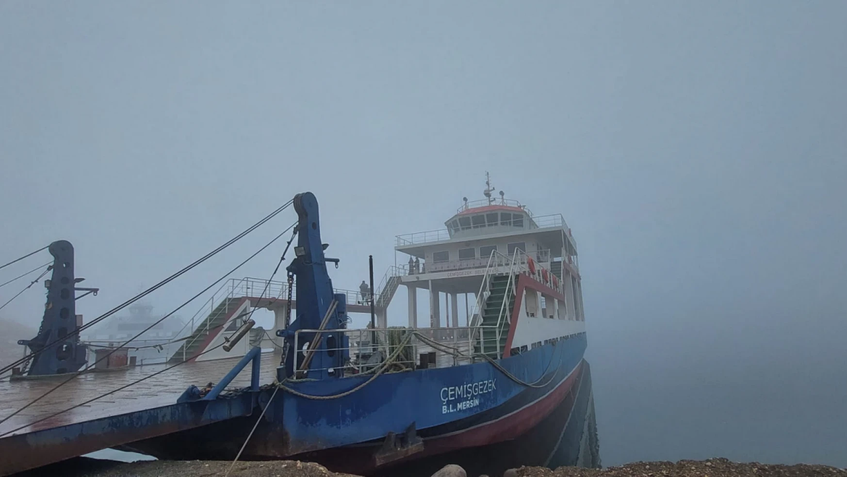 Çemişgezek Elazığ feribot seferi sis nedeniyle iptal edildi
