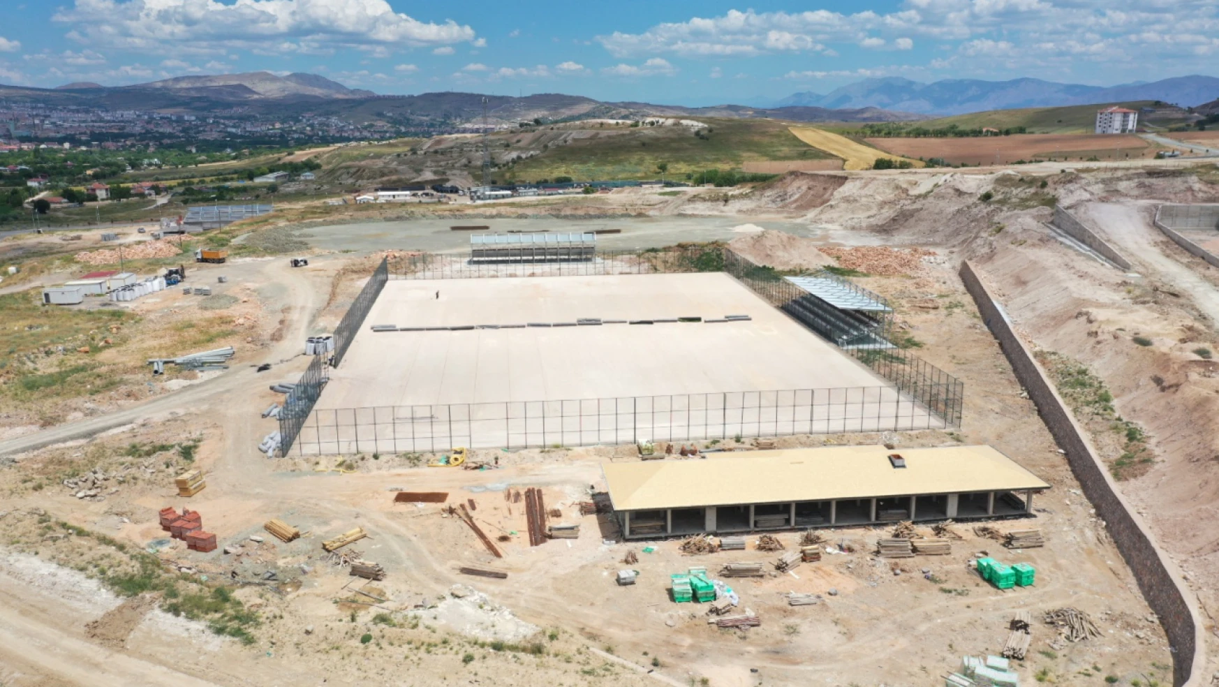 Elazığ belediyesi yeni spor ve yaşam kompleksi inşaatı hızla ilerliyor