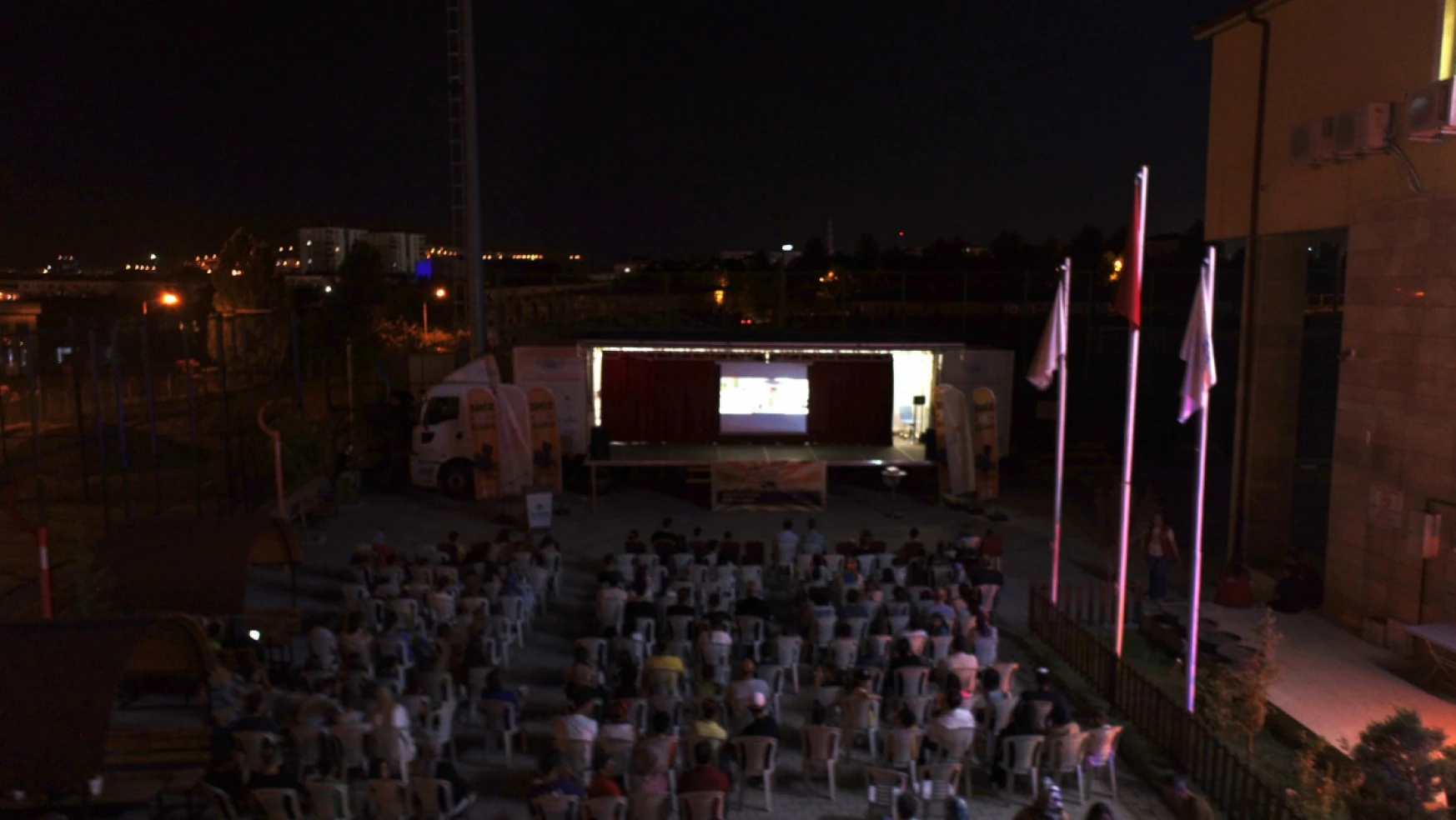 Elazığ'da açık hava sinema etkinlikleri başladı