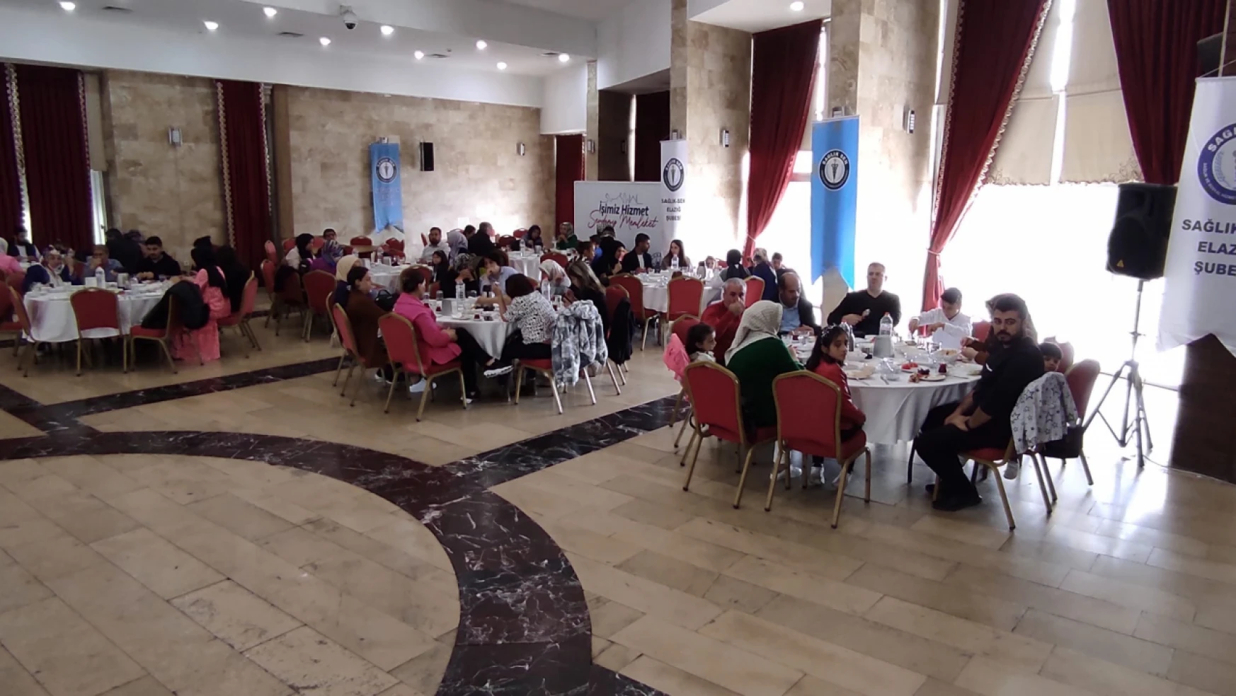 Elazığ'da ebeler, hemşireler ve anneler Günü'nde program düzenlendi