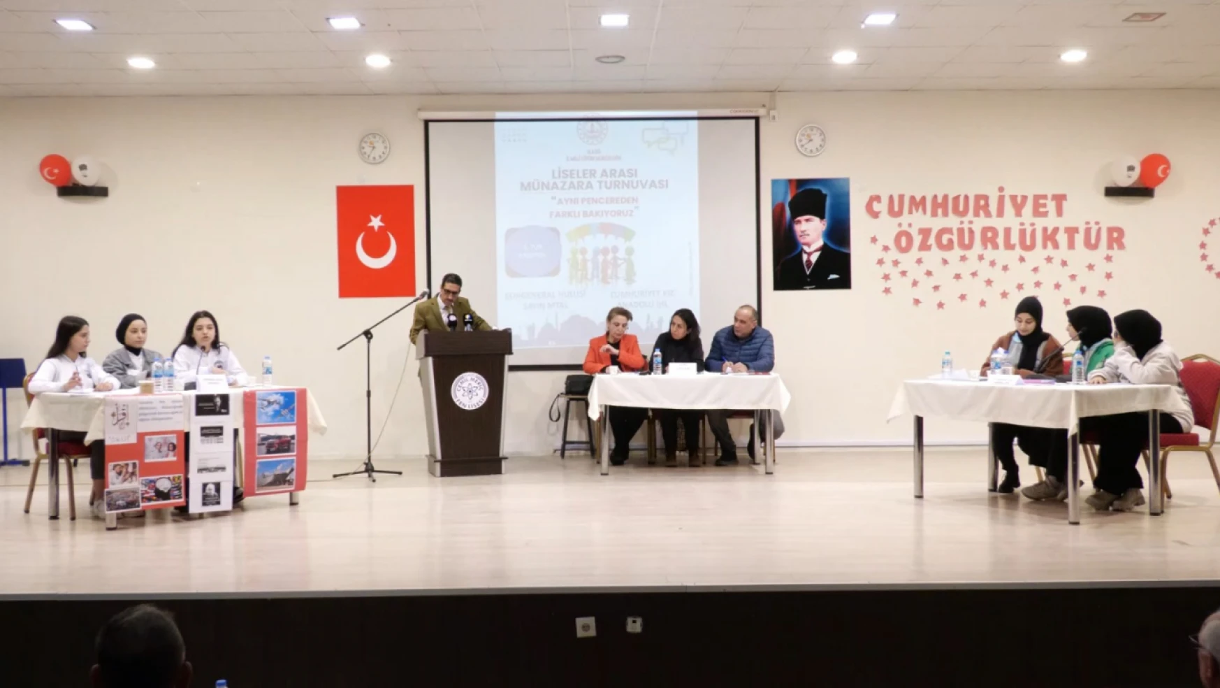 Elazığ'da liseler arası münazara turnuvası düzenlendi