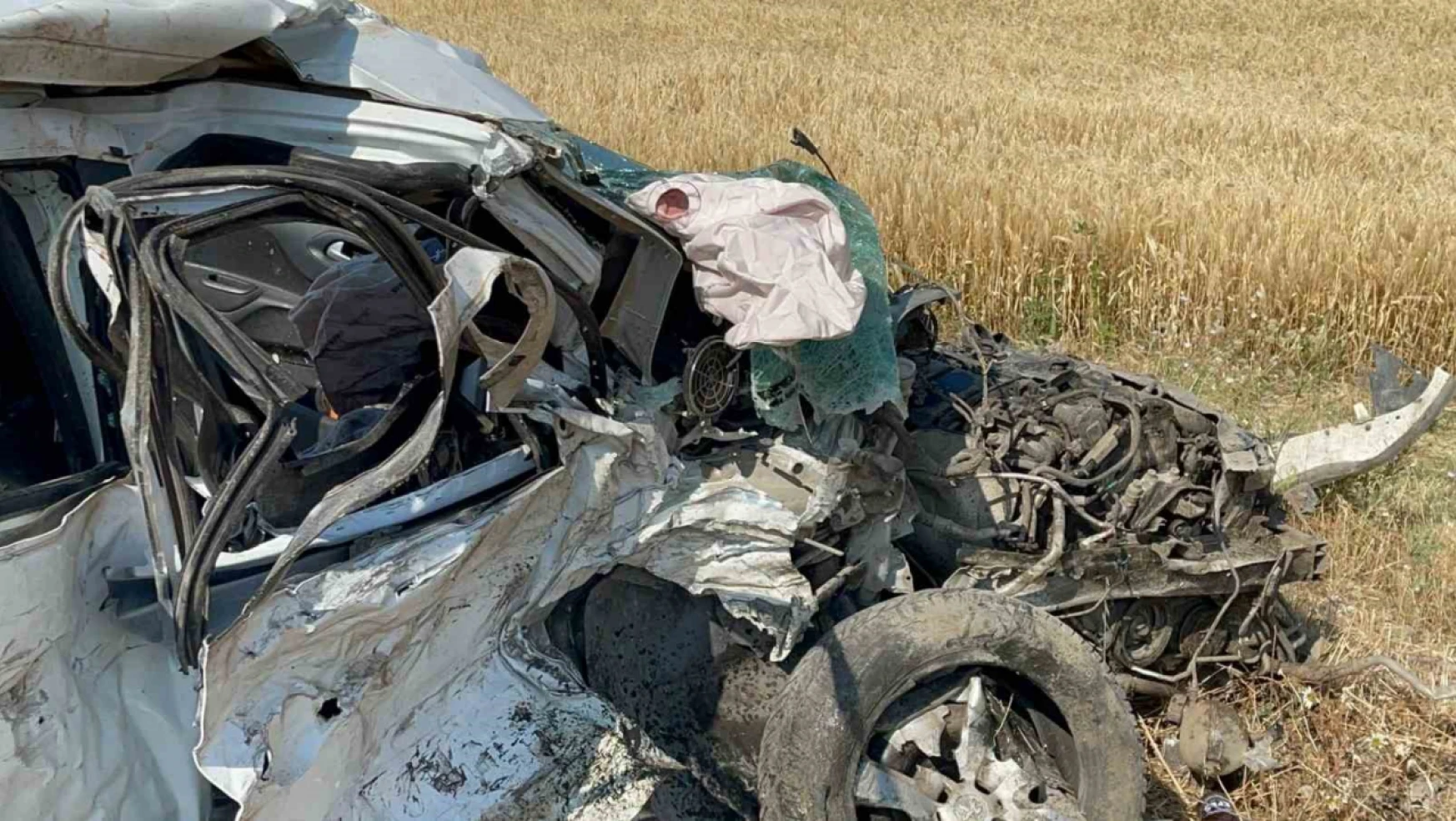 Elazığ'da otomobil ile cip kafa kafaya çarpıştı: 1 ölü, 5 yaralı