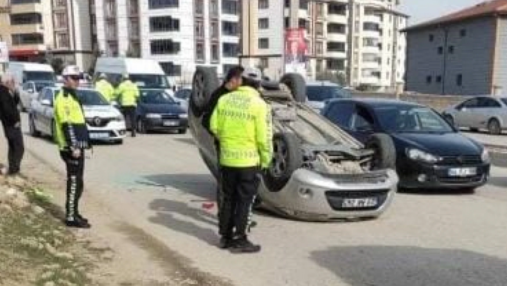 Elazığ'da otomobil ters döndü: 1 yaralı