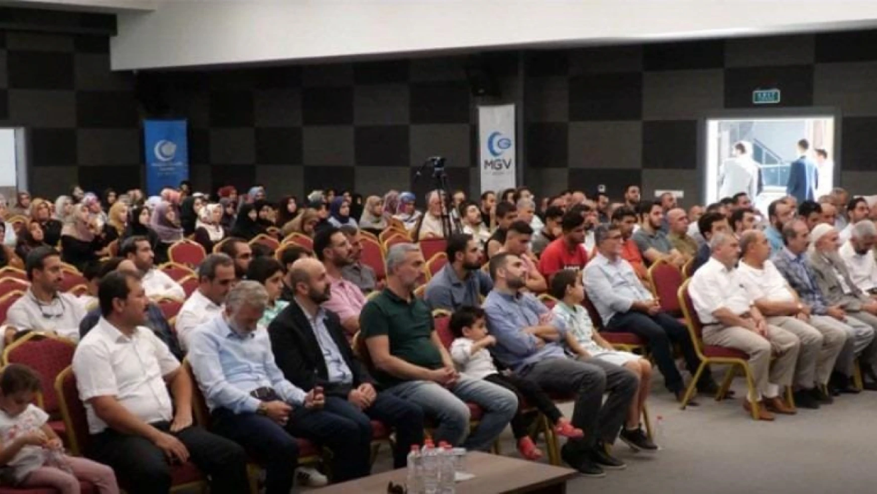 Elazığ'da 'Son Kalemiz Aile' konulu konferans düzenledi