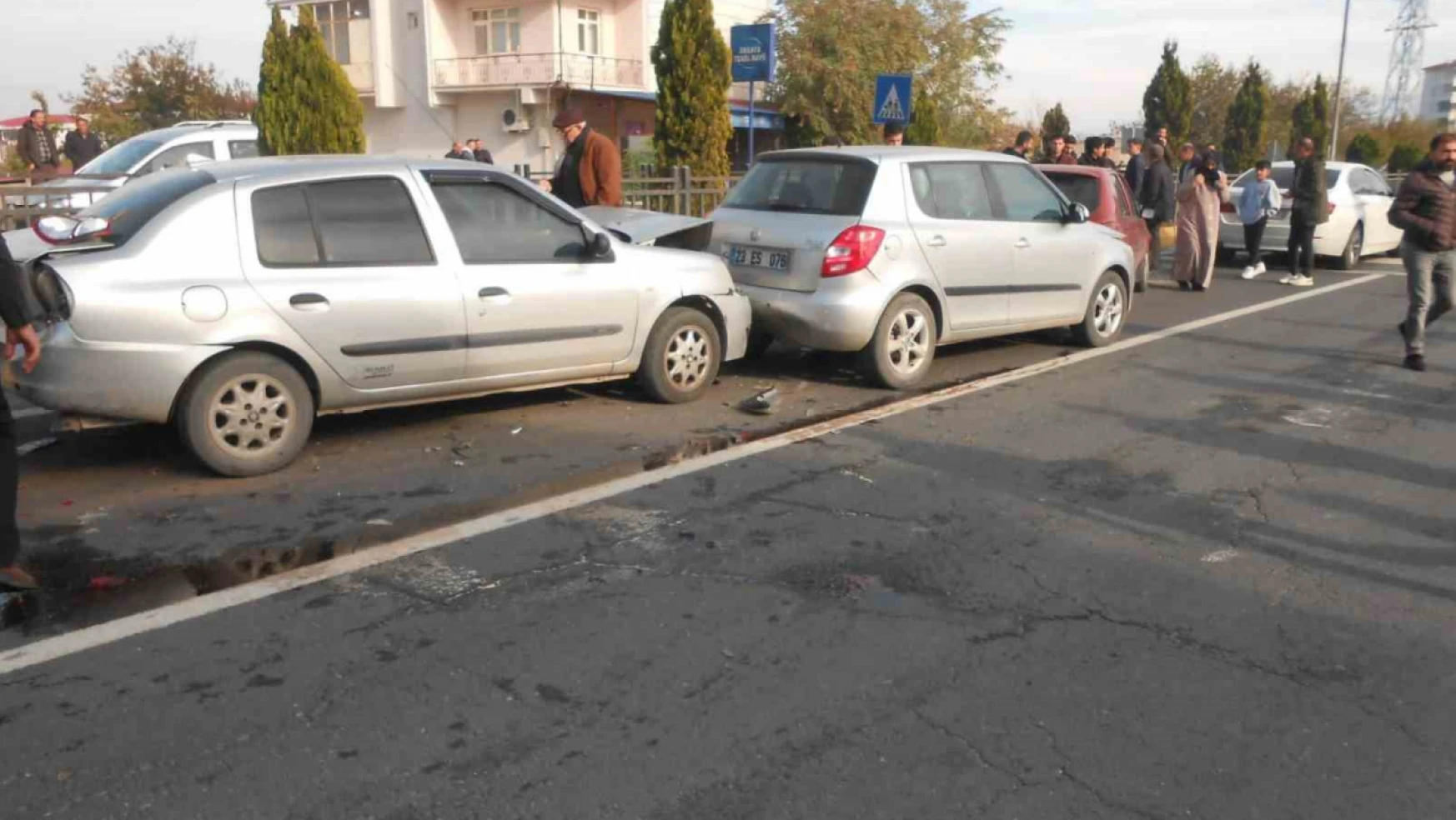 Elazığ'da zincirleme kaza: 5 araç hasar aldı