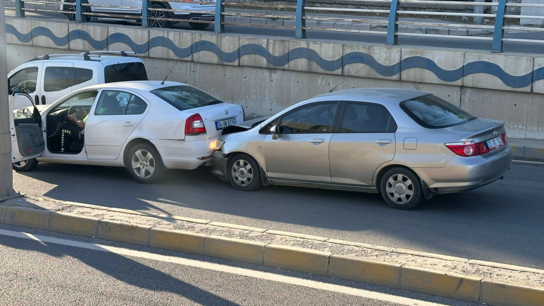 Elazığ'da zincirleme trafik kazası 3 yaralı