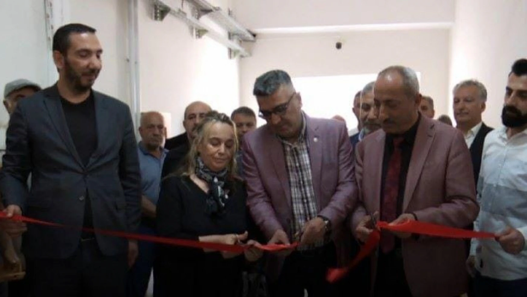 Elazığ MTAL'de, Türk eğitim sen tarafından kütüphane açıldı