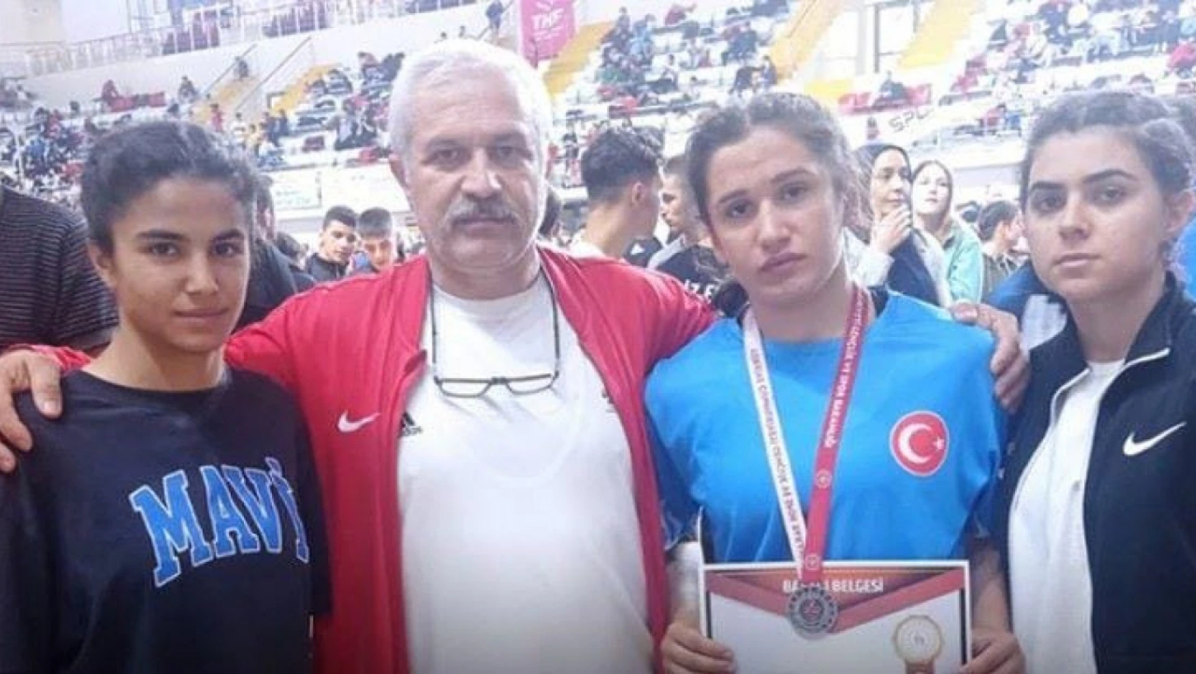 Elazığlı Demirbağ, güreşte Türkiye ikincisi oldu