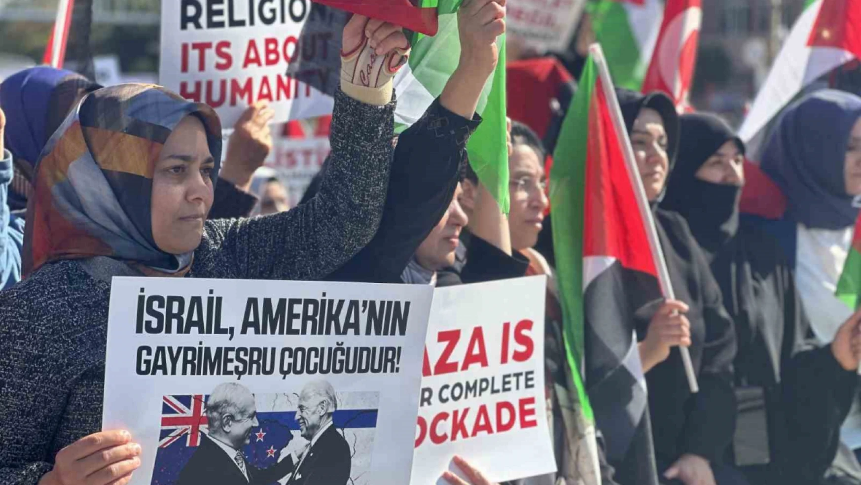 Elazığlı kadınlardan Filistin'e destek için 'sessiz' oturma eylemi