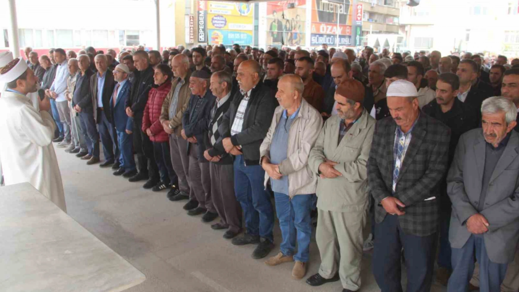 Filistin'de hayatını kaybedenler için gıyabi cenaze namazı kılındı