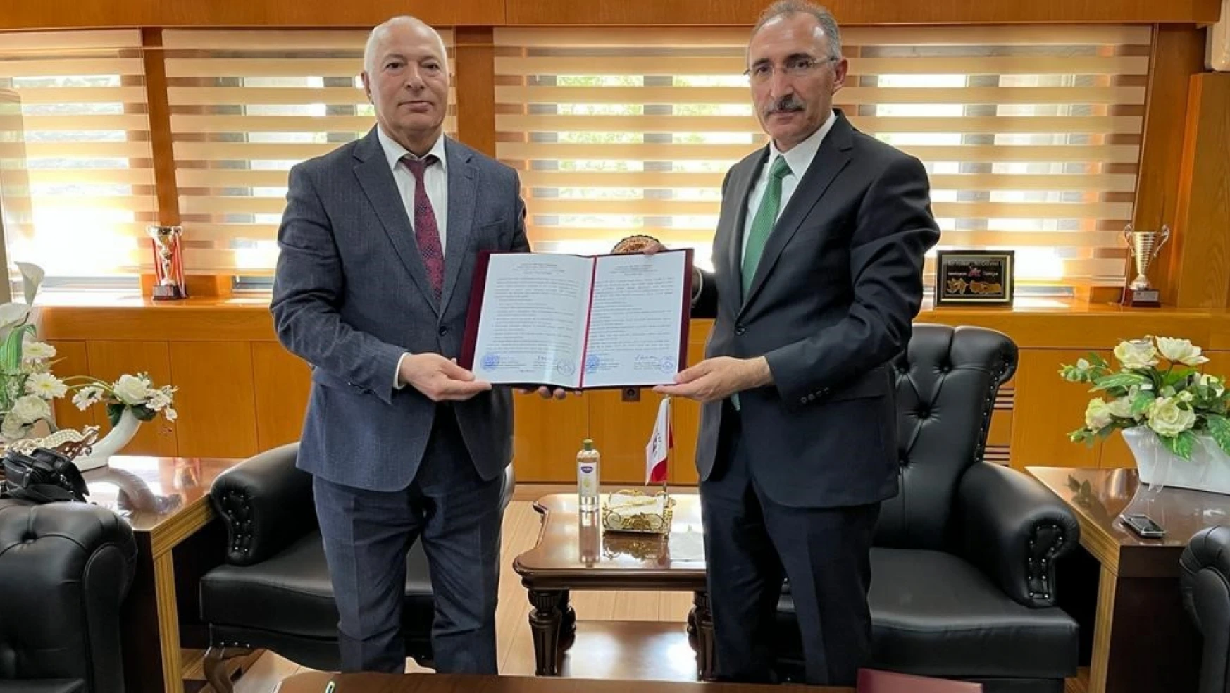 FÜ ile Azerbaycan Milli İlimler Akademisi arasında mutabakat zabtı imzalandı