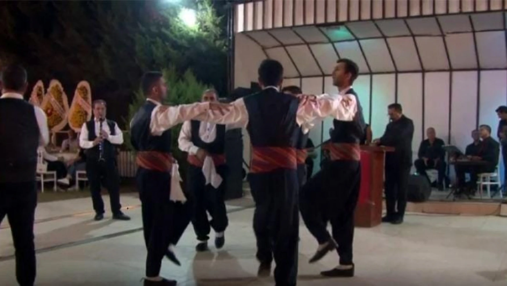 İzmir Ege dernekler federasyonu, '4. geleneksel Kürsübaşı gecesi' düzenledi