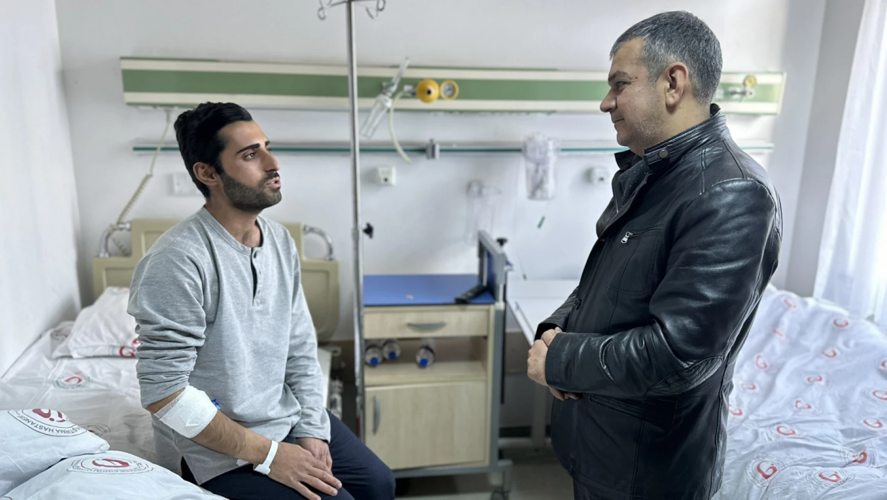 Milletvekili Keleş, pençe-kilit harekatı'nda yaralanan Elazığlı Akçakoca'yı ziyaret etti