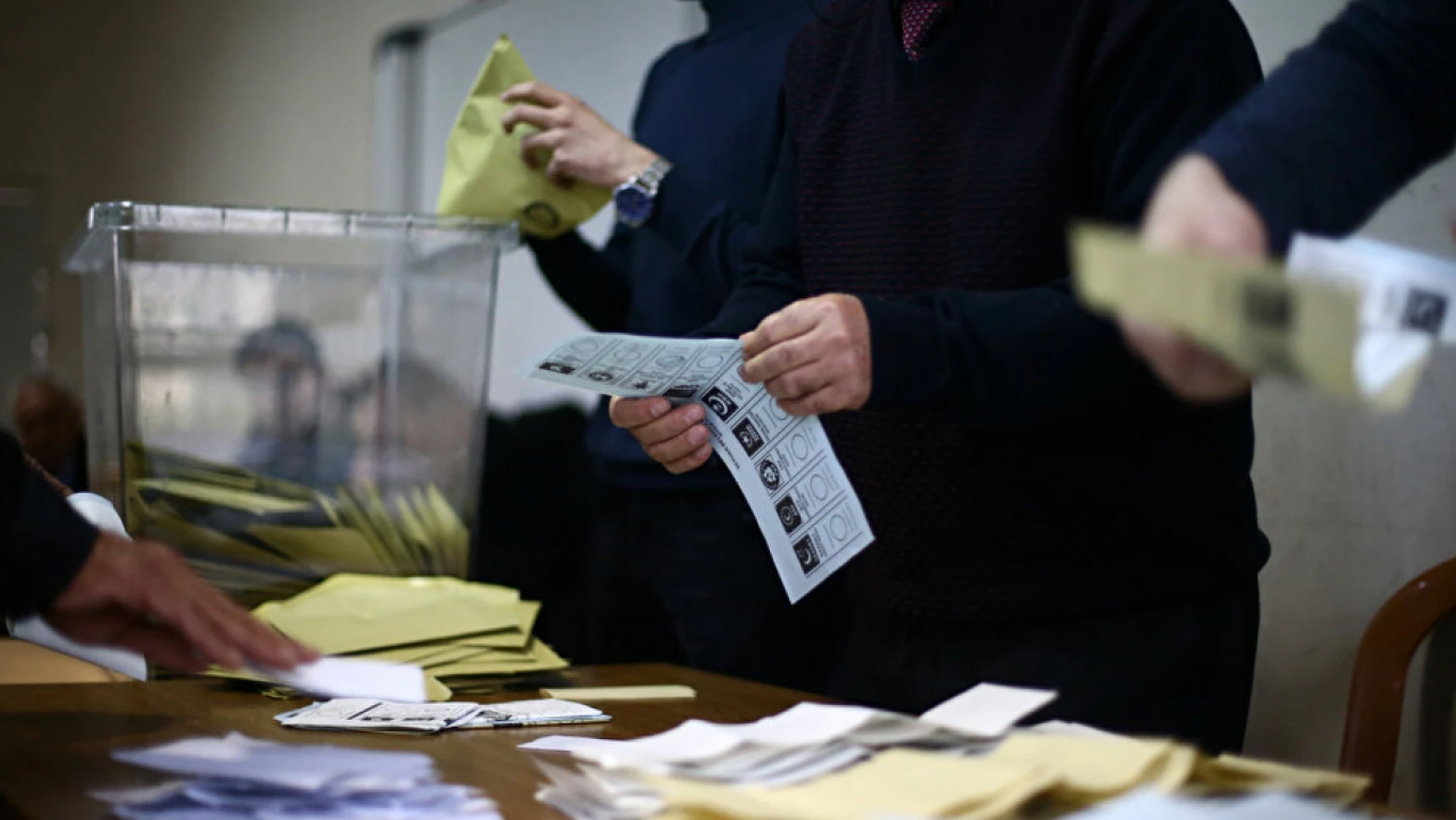 Oy kullanma işlemleri tamamlandı, sandıklar açılmaya başladı