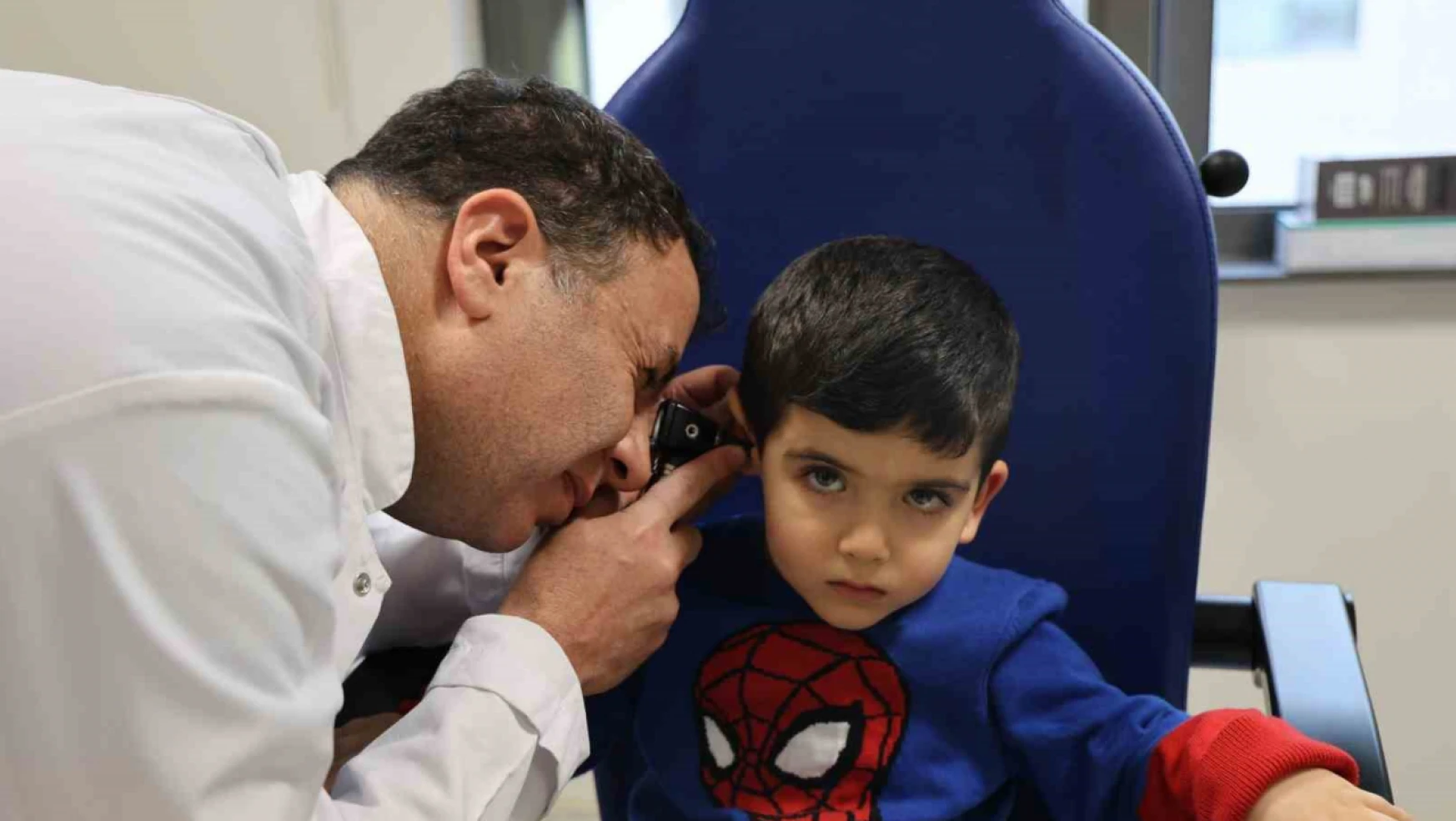 Prof. Dr. Sakallıoğlu: ''Orta kulak iltihabı tedavi edilmezse nadir de olsa yüz felci ve menenjite neden olabilir''