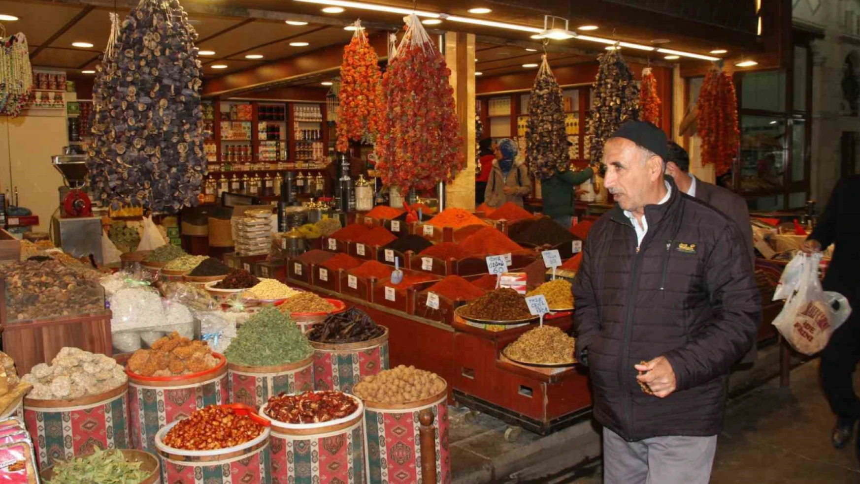 Tarihi Kapalı Çarşıda Ramazan bereketi