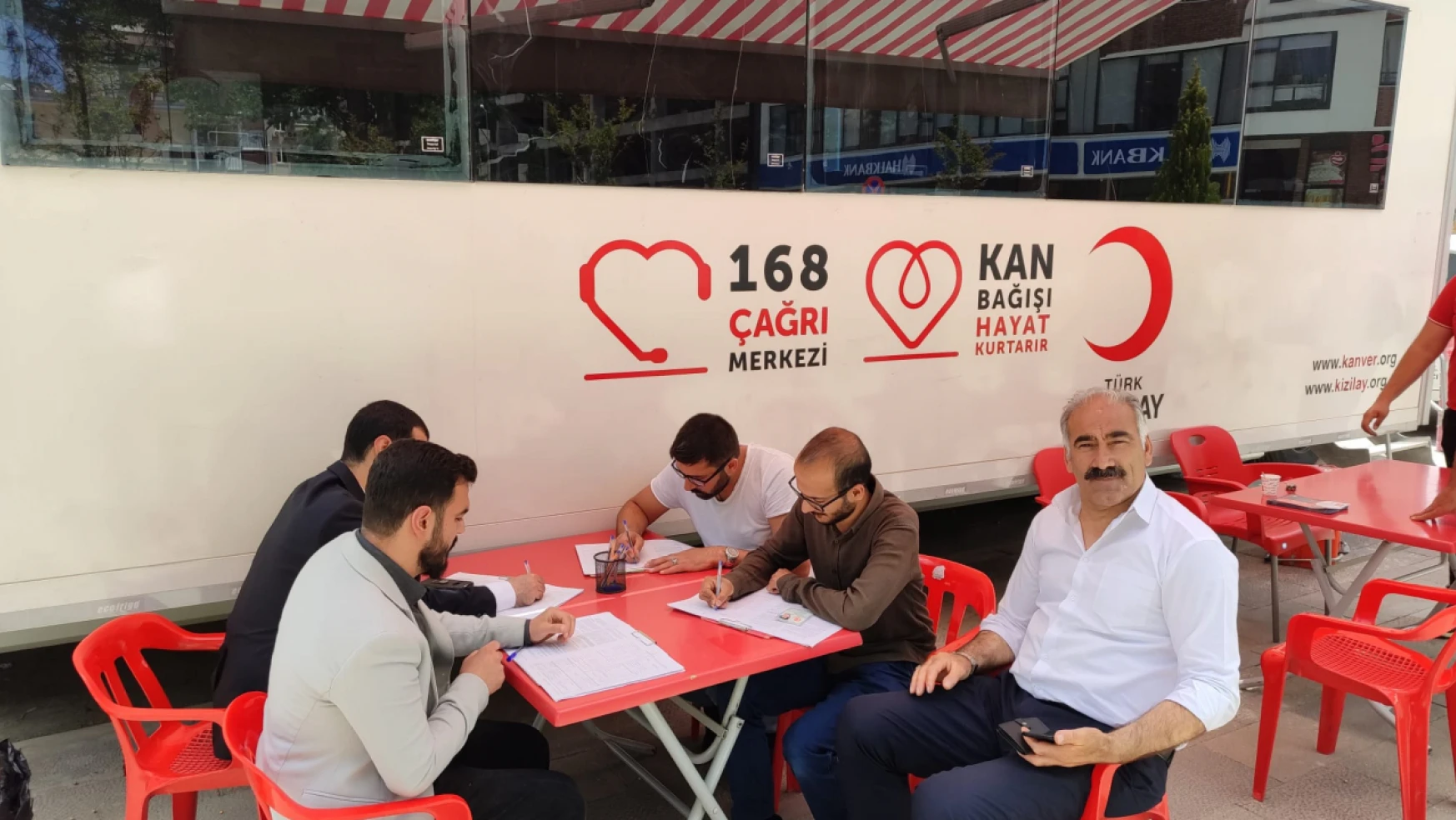 Yeniden Refah Partisi gençlik kolları'ndan kan bağışı etkinliği