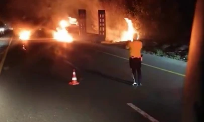 Elazığ'da tır alev alev yandı