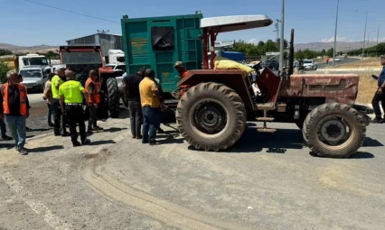 Elazığ'da traktör ile otomobil çarpıştı: 3 yaralı