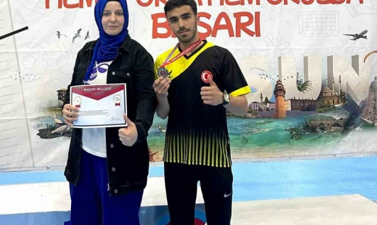 Elazığlı sporcu bilek güreşinde Türkiye 2'ncisi oldu