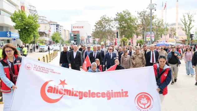 Elazığ'da 'Aile Yılı' yürüyüşü
